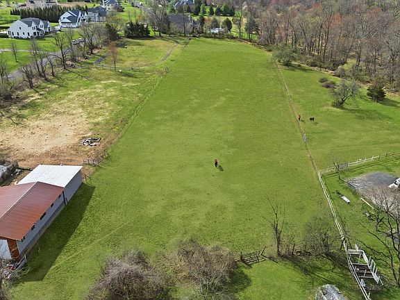 4th image of 34 Aqueduct Rd