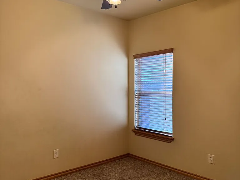 915 SW 80th St — Photo 35