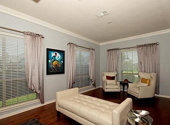 3rd image of 7632 Ivanhoe Dr