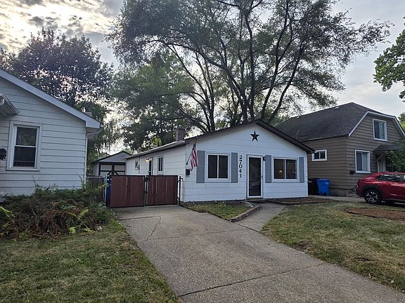 2nd image of 27041 Brettonwoods St