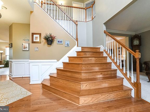 4th image of 1008 Canterbury Ln