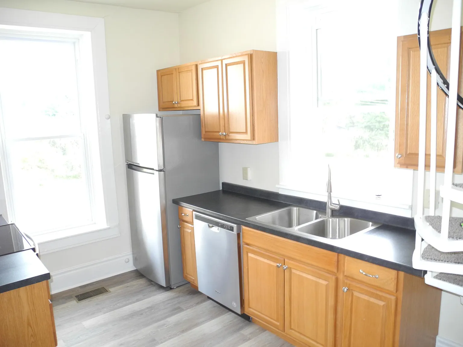 1 bed, 900 sqft, $1,095 — Photo 2