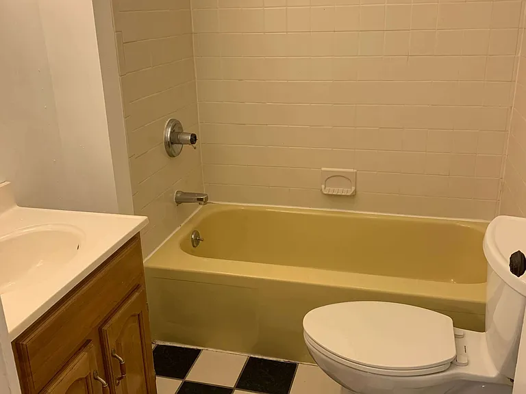 215 Lyon St — Photo 13