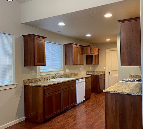 5th image of 1836 Ash Creek Dr E