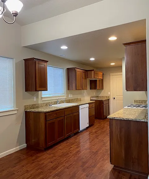 1836 Ash Creek Dr E — Photo 5