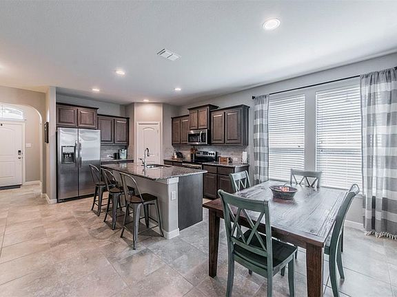 5th image of 901 Doe Meadow Dr
