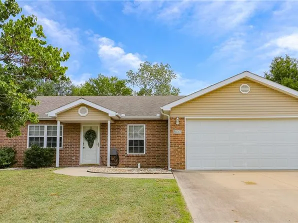 507 Fountain Hills Dr, Warrensburg, MO 64093