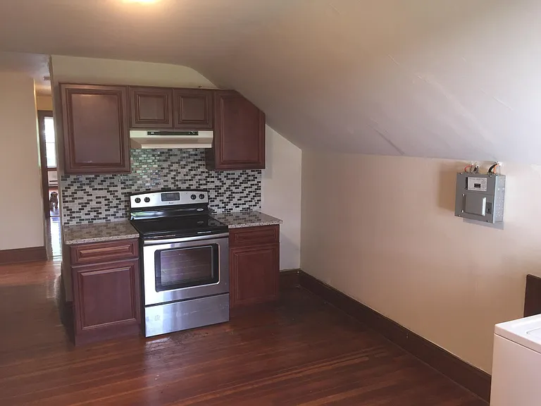 130 Lasalle St — Photo 6