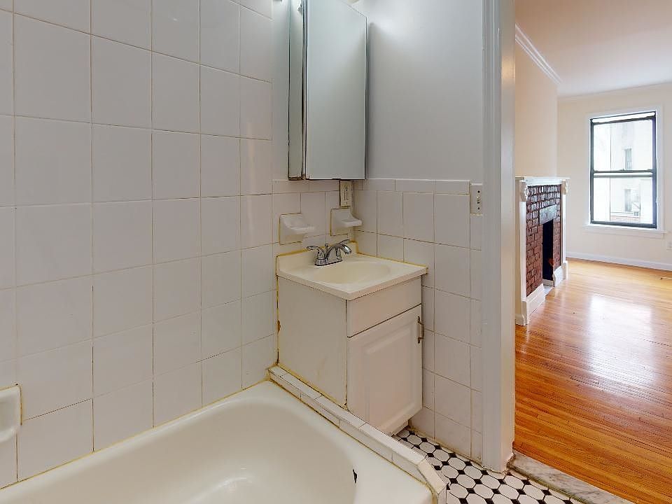 1st image of 571 3rd Ave APT 2