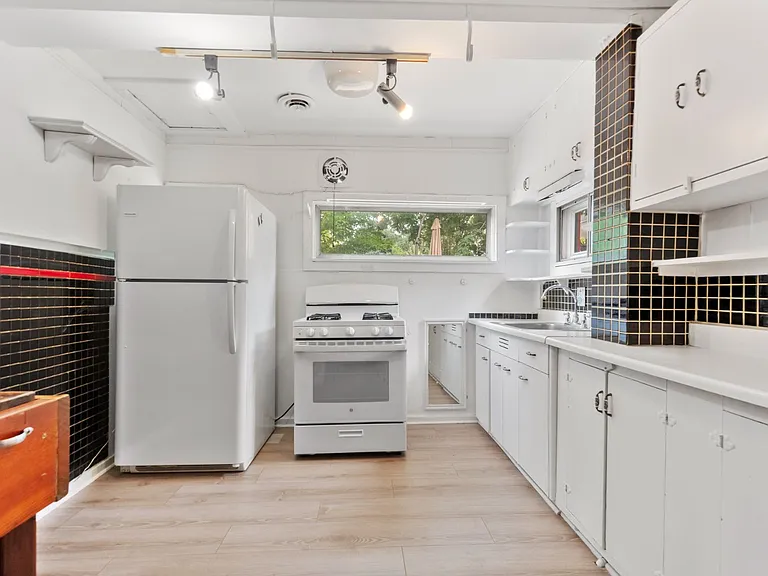 2040 S Pearl St — Photo 7