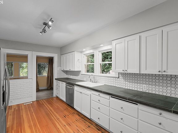 5th image of 4919 SE 41st Ave