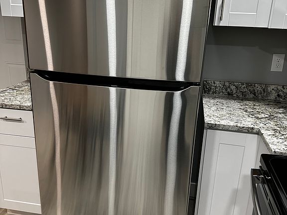 3rd image of 1088 E Sleepy Hollow Ln
