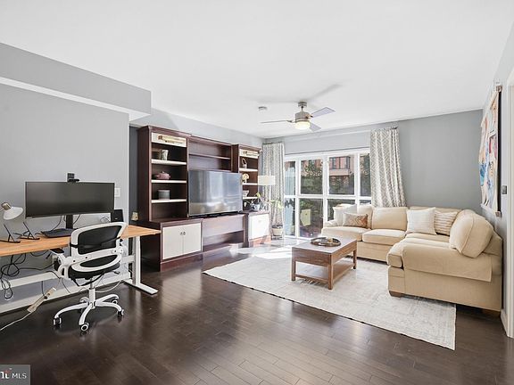 4th image of 1025 1st St SE APT 314