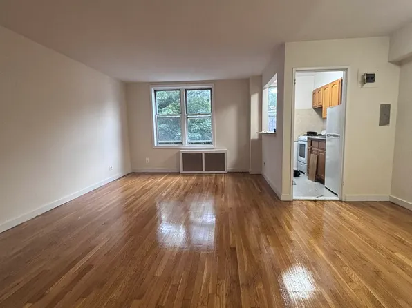 6555 Broadway 2C image 3 of 16