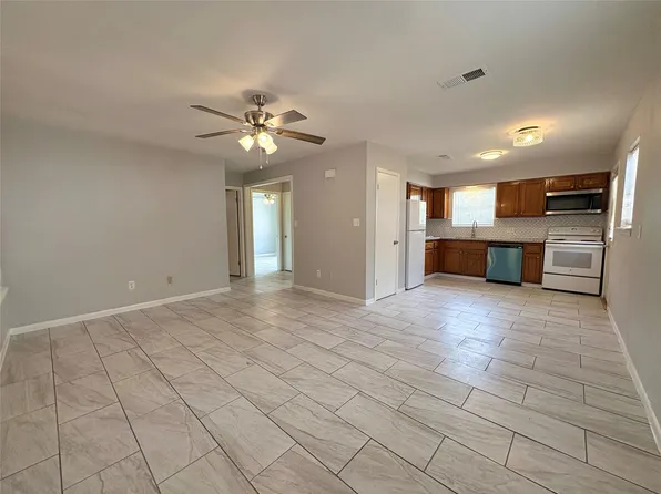 3602 4th St, Bay City, TX 77414