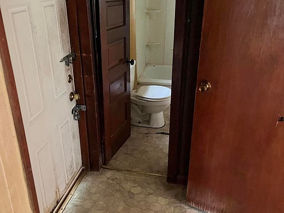 5th image of 2332 N Kellett Avenue