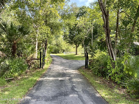 5th image of 4240 Deerwood Trl
