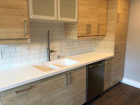 2nd image of 13435 Burbank Blvd APT 15