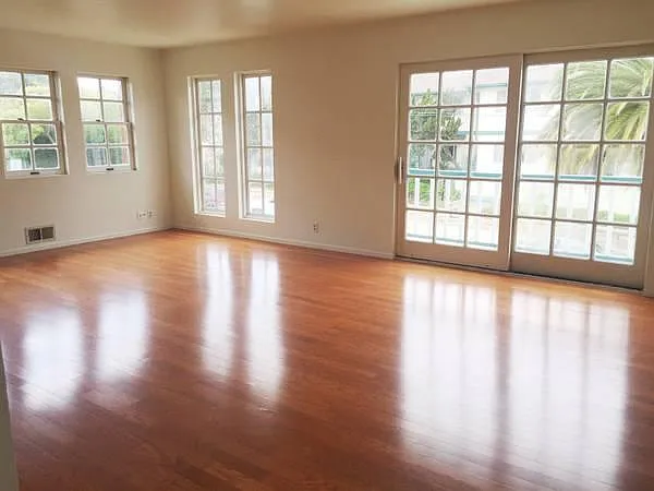 410 E Victoria St — Photo 5