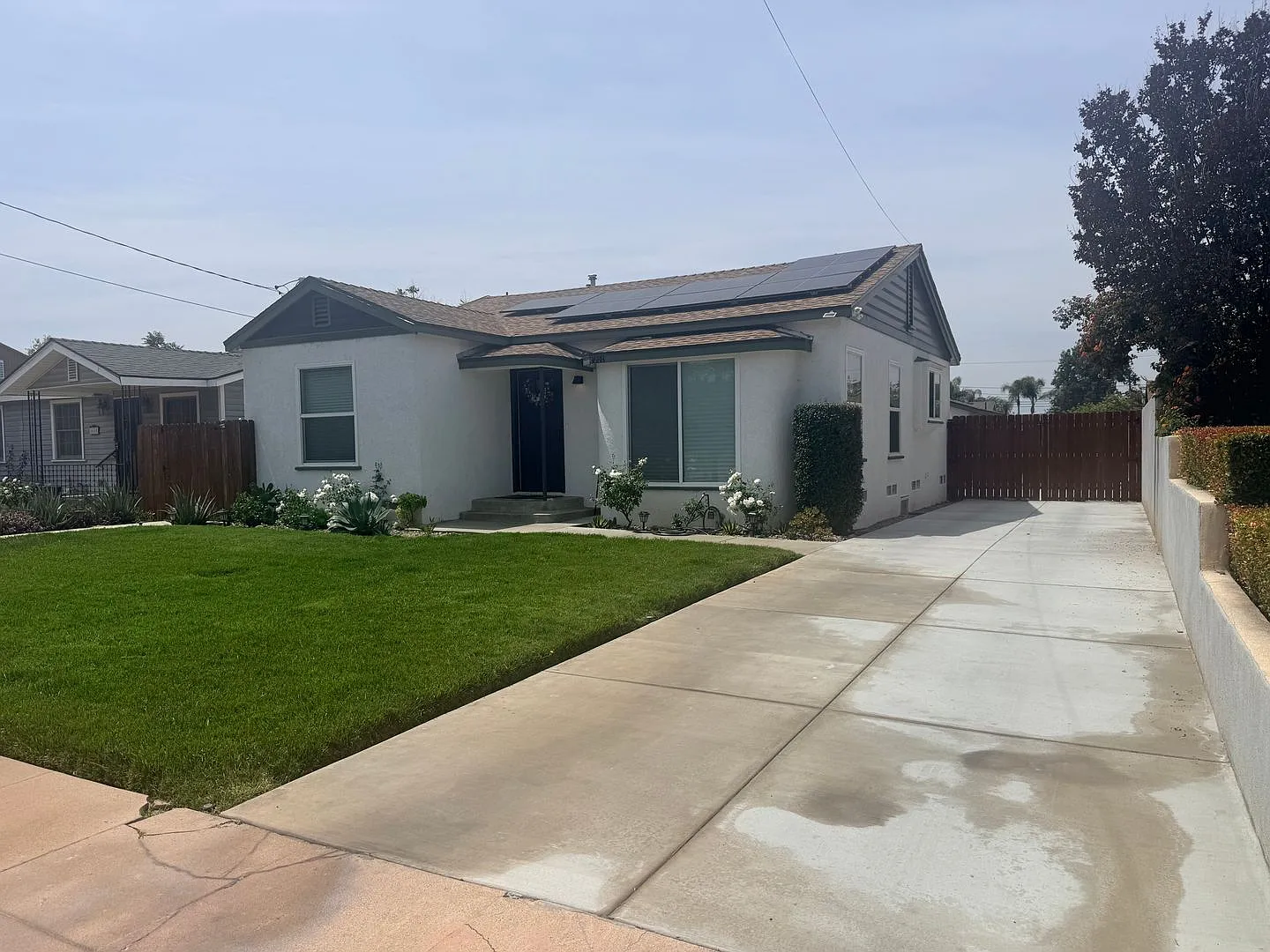 3 bedroom home in a great neighborhood in Riverside — Photo 2