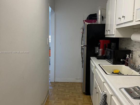 4th image of 100 Lincoln Rd #1512