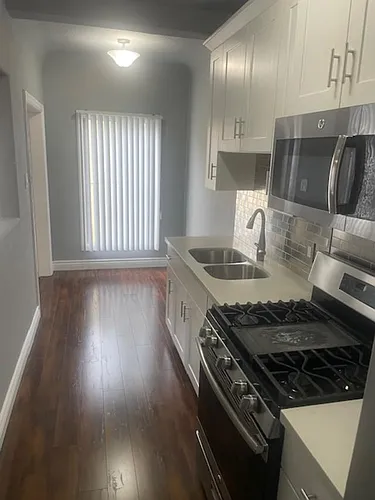 1921 Whitley Ave #9 Photo 1