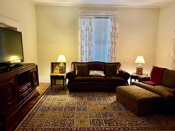 5th image of 2090 Vineville Ave.