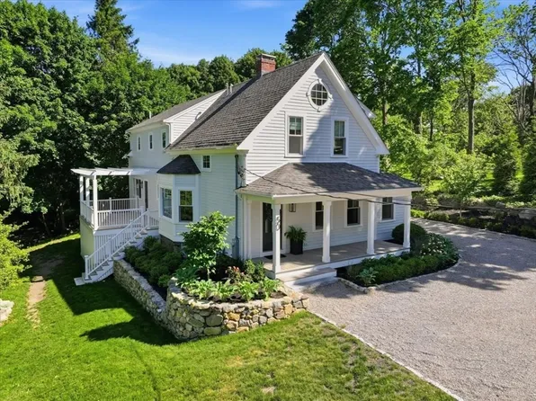 50 Pond St, Cohasset, MA 02025