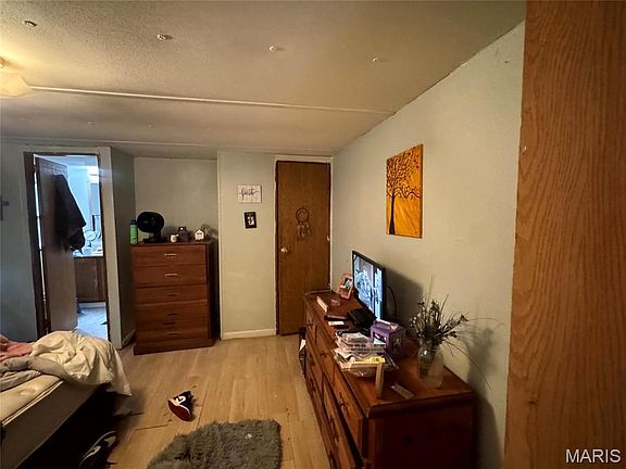 4th image of 22622 Abrolat Rd