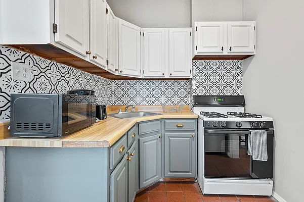 Rented by Furnished Habitat | media 16