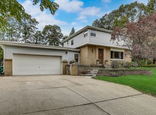 2555 S 134th St, New Berlin, WI 53151
