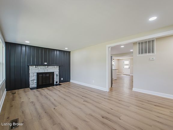 4th image of 2716 Pioneer Rd
