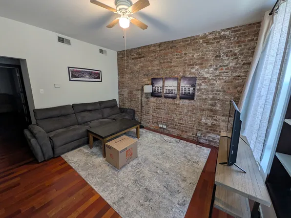 1467 W Superior St APT 1F, Chicago, IL 60642