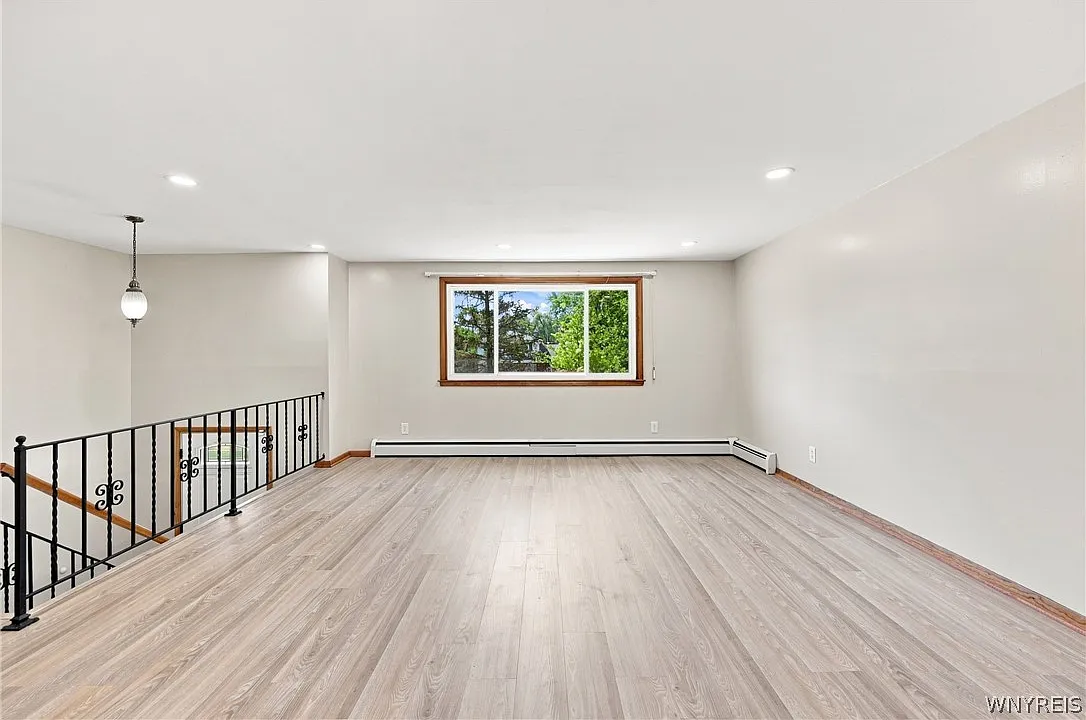 4 bed, 1.5 bath, 1919 sqft, $2,750 — Photo 3