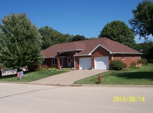 2408 Spruce Wood Dr, Dubuque, IA 52002