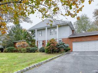 555 Coolidge Pl, Paramus, NJ 07652