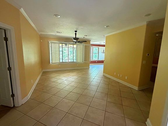 3rd image of 265 Fox Ln