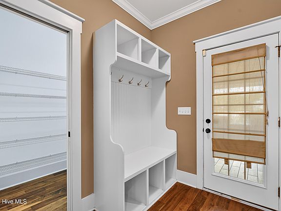 3rd image of 392 Shackleford Drive