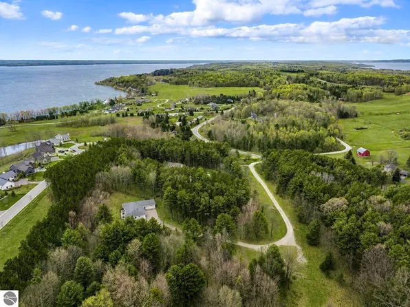 3992 Hidden Hills Ct, Traverse City, MI 49686