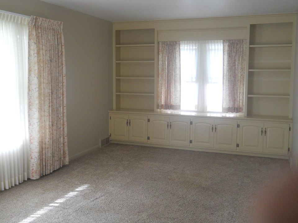 2nd image of 719 Oak St NW