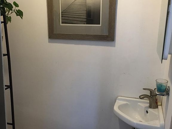 2nd image of 726 W Grand Ave #2