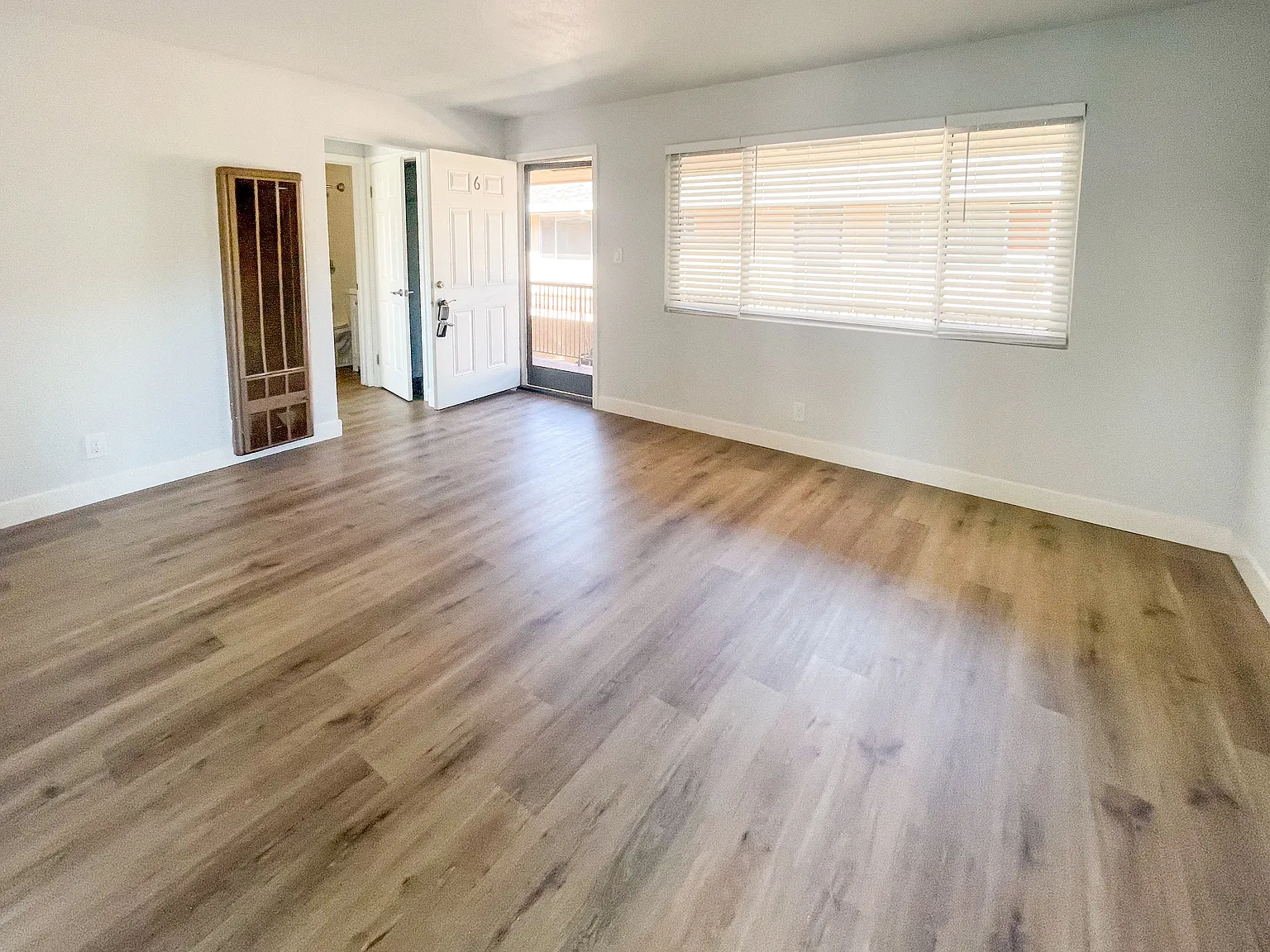 129 Redwood Ave — Photo 4