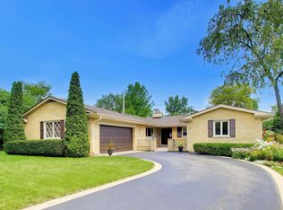 206 W Hiawatha Trl, Mt Prospect, IL 60056