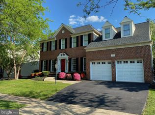 43345 Royal Burkedale St, Chantilly, VA 20152