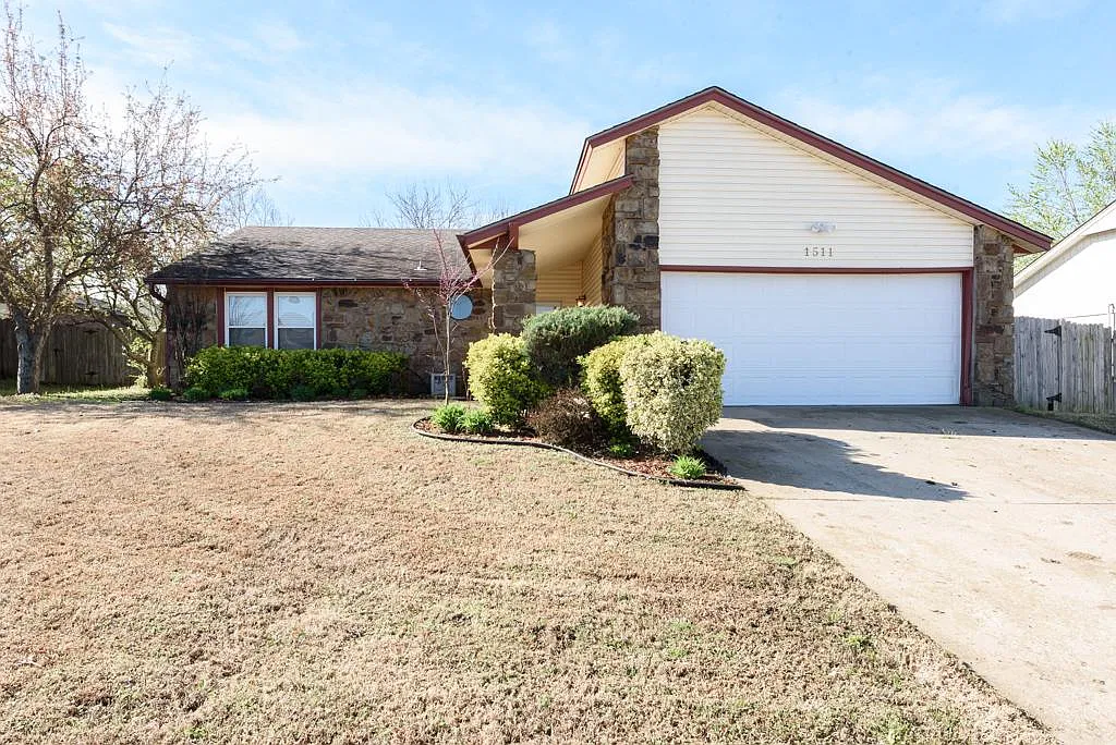 1511 W Orlando St — Photo 1