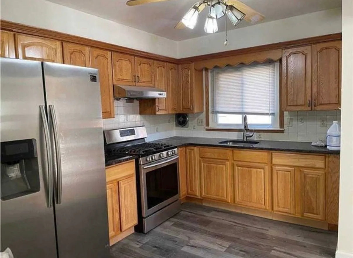 3 bed, 1300 sqft, $3,200 — Photo 1