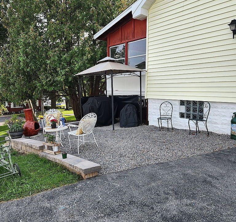 2nd image of 202 Yorkshire Blvd