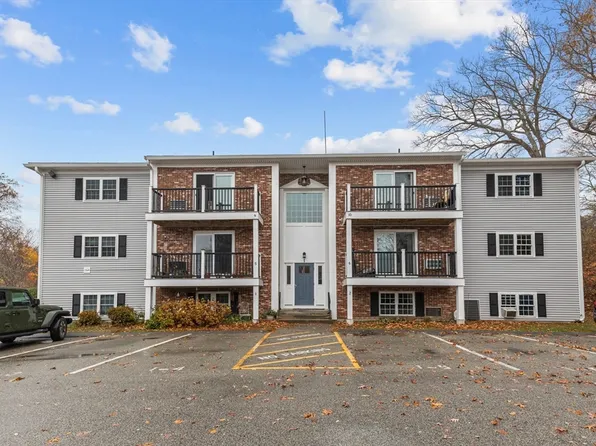 3 Chapel Hill Dr APT 1, Plymouth, MA 02360