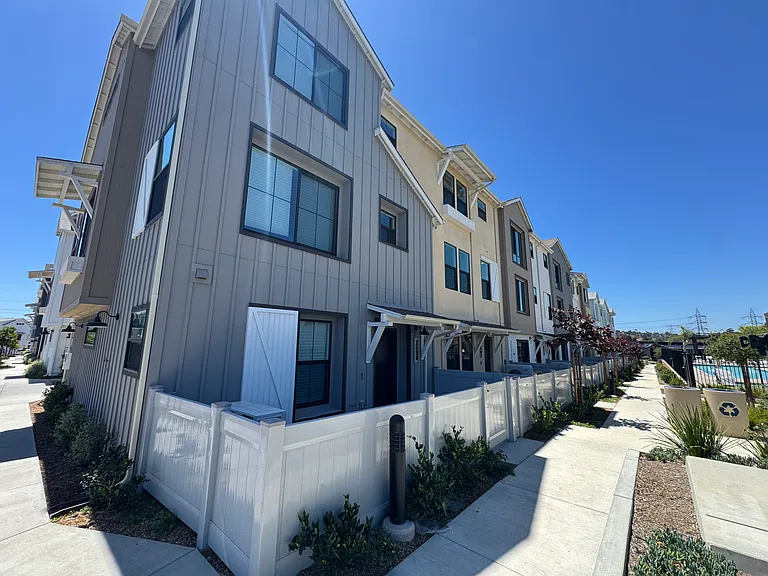 2554 Delphinium Ln — Photo 45