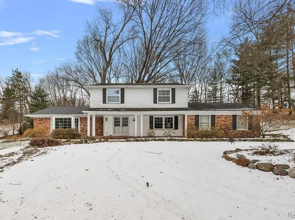26075 Woodlore Rd, Franklin, MI 48025